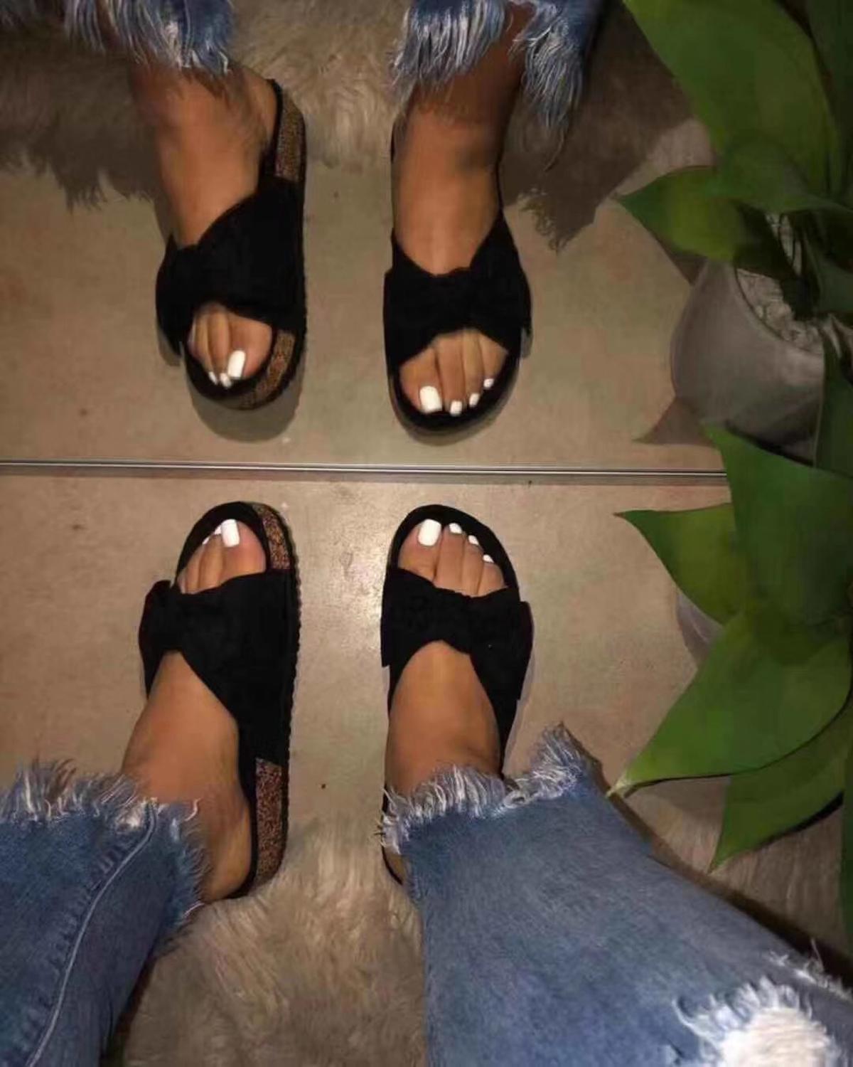 Women’s black slide sandals with a single strap and bow detail from Silver Juneberry, comfortable slip-on sandals for casual wear.