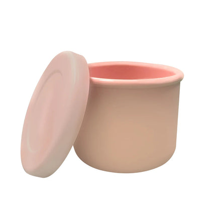 Eco-friendly silicone crisper bowl cover by Rose Oscar, showcasing a flexible, reusable kitchen cover for fresh produce.