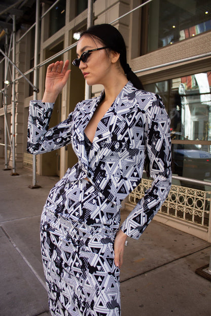 Mauve Daisy Amour Geometric Blazer for women, tailored stylish jacket featuring a modern geometric pattern and fitted design.