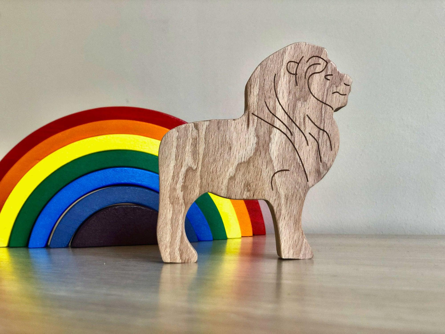 Wooden safari animal figures set by Red Oceanus, featuring carved giraffe, lion, elephant, and zebra for children&