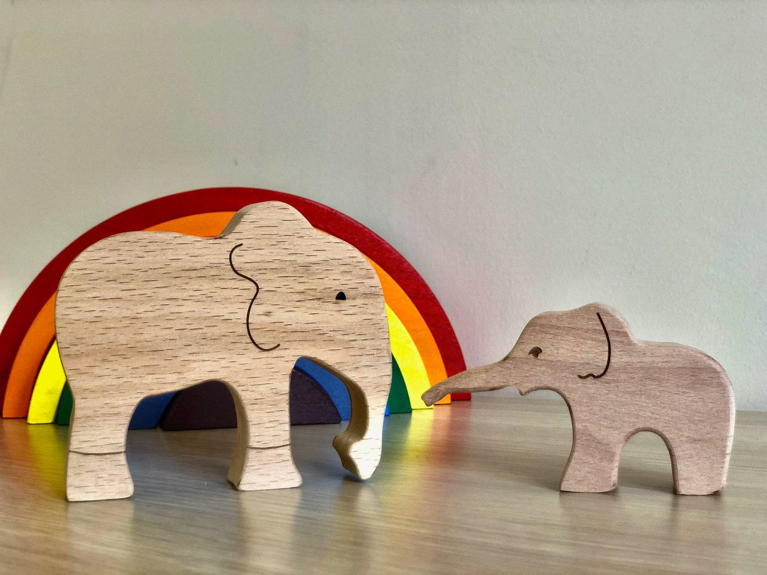Wooden safari animals set by Red Oceanus, featuring handcrafted animal figures perfect for children&