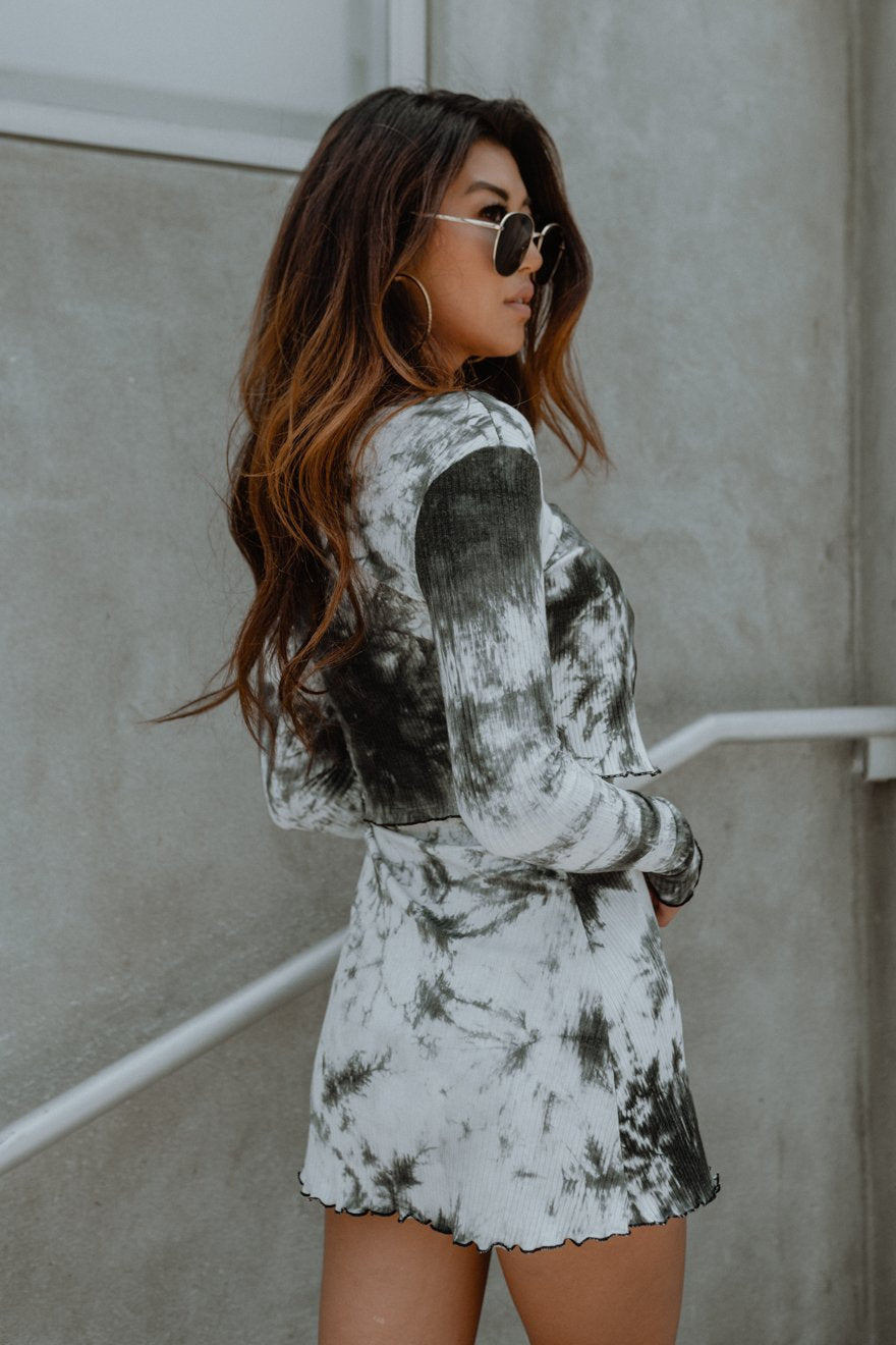 Azure Thanatos picnic dress and cardigan set for women, featuring a floral pattern and casual summer style.