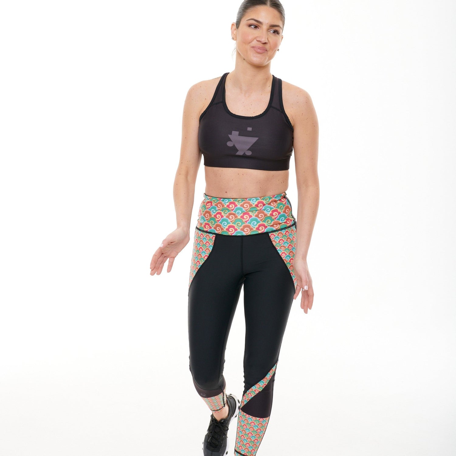 White Oliver Heading East Beautiful Leggings in vibrant activewear, featuring a sleek fit and stylish design for workout or casual wear.