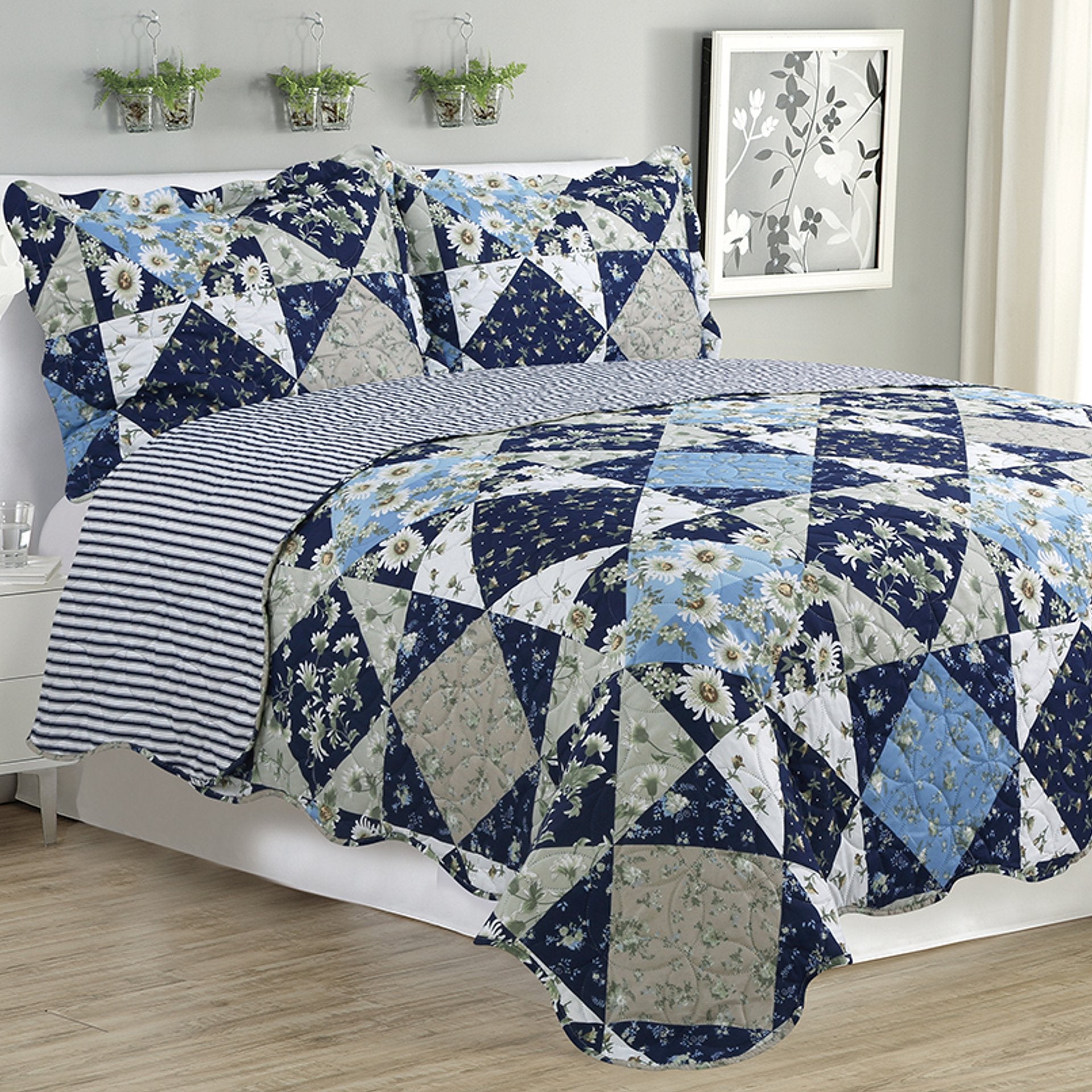 Azure Zeus Kim 3-piece quilt set in navy with matching bed linens, perfect for cozy, stylish bedroom decor.