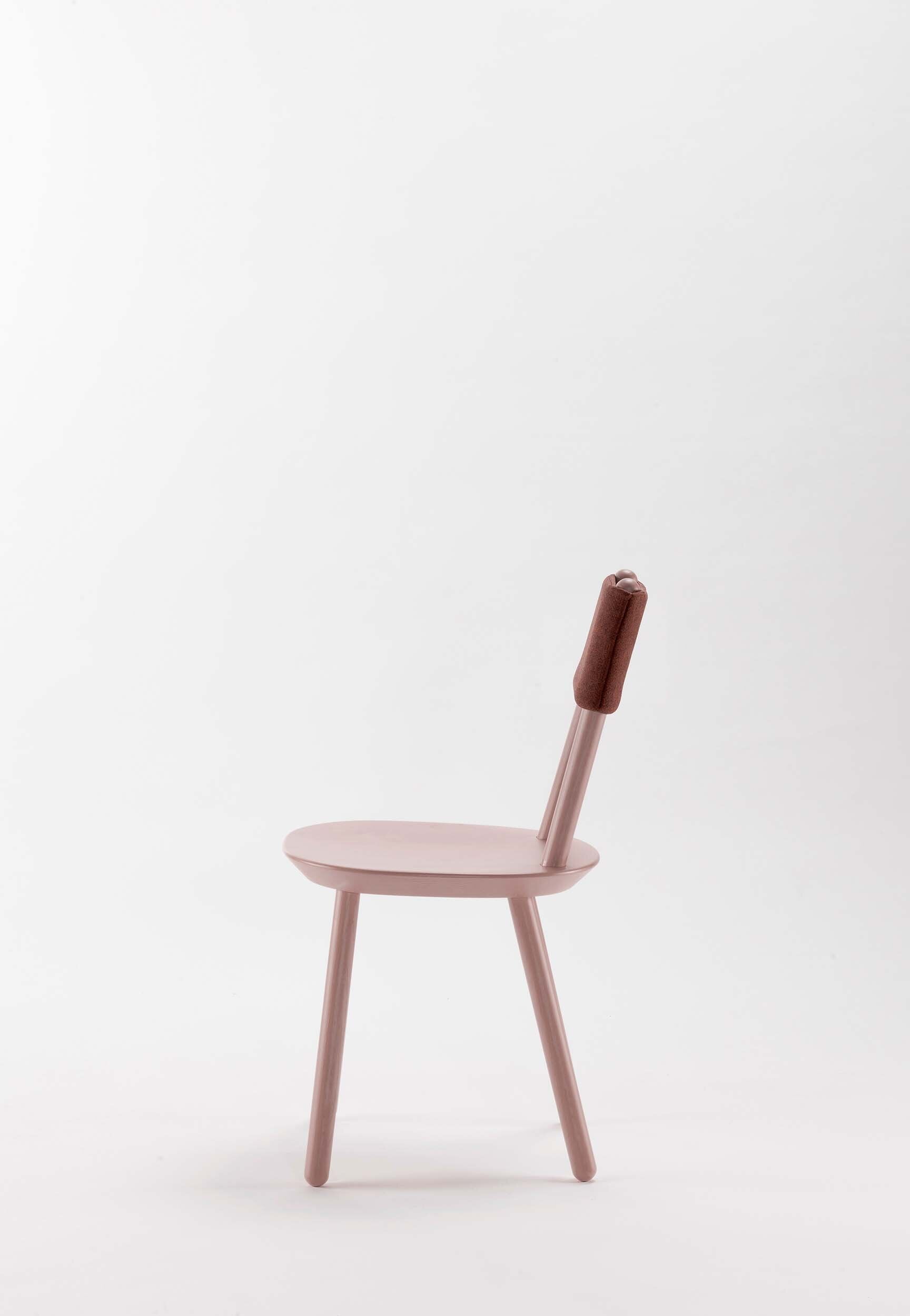 Dusty pink Aquamarine Poppy Naïve dining chair with smooth wooden legs and a curved, upholstered seat for modern dining rooms.