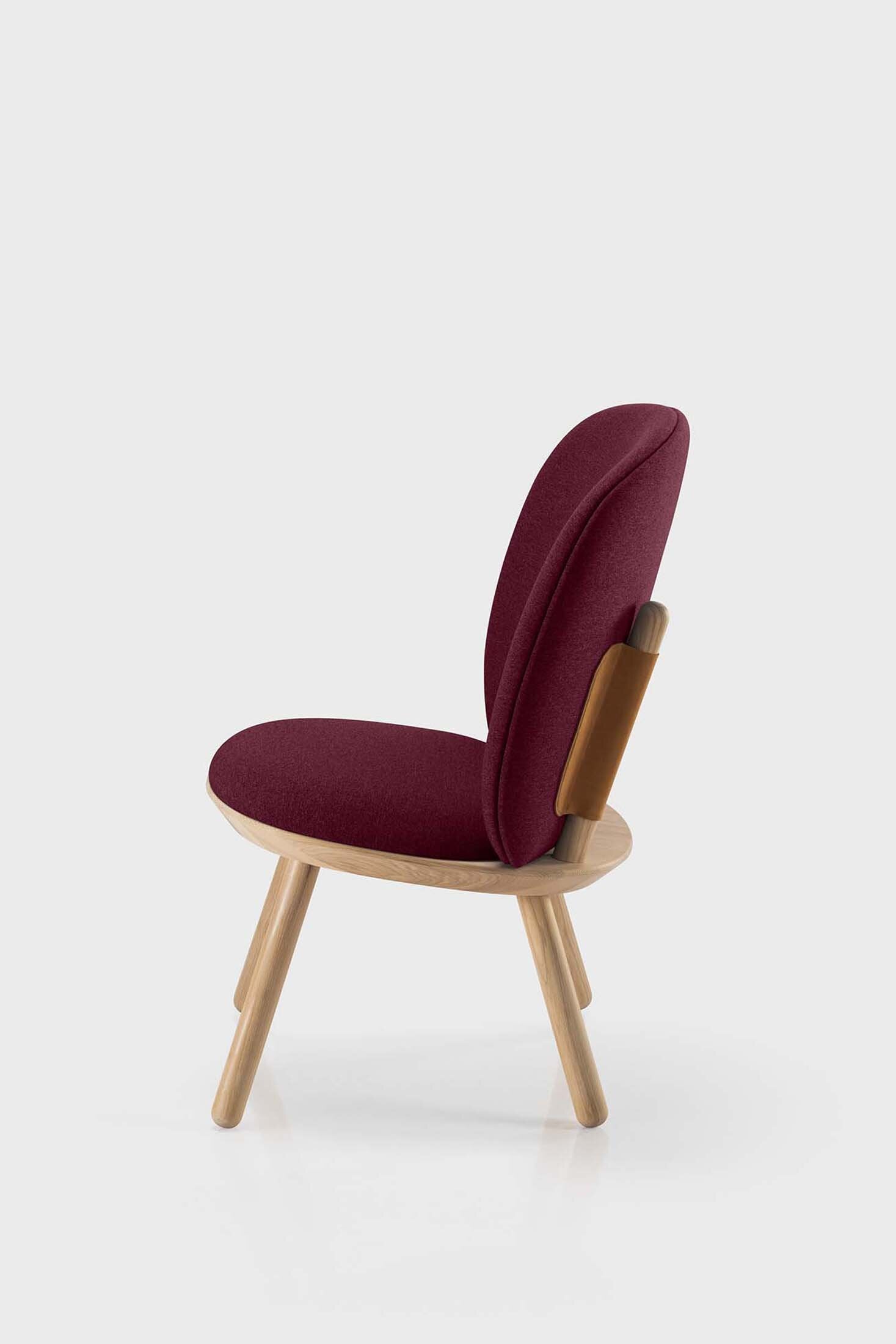 Aquamarine Poppy Naïve Low Chair in bordo with wooden legs, showcasing a minimalist, modern furniture design.