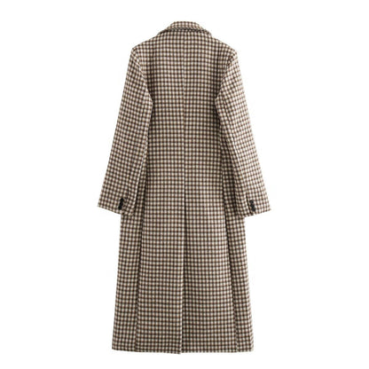 Carmine Juneberry retro plaid wool-look coat with classic collar and button closure, stylish jacket for cold weather.