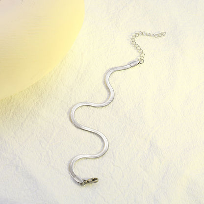 European and American fashion style from Rose Sand Brier, featuring a simple, cool, and distinctive design.