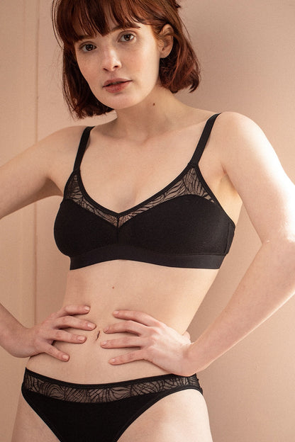 Black Savannah brassière by Silver Daedalus, size XS, made of organic cotton, featuring delicate lace details and comfortable fit.