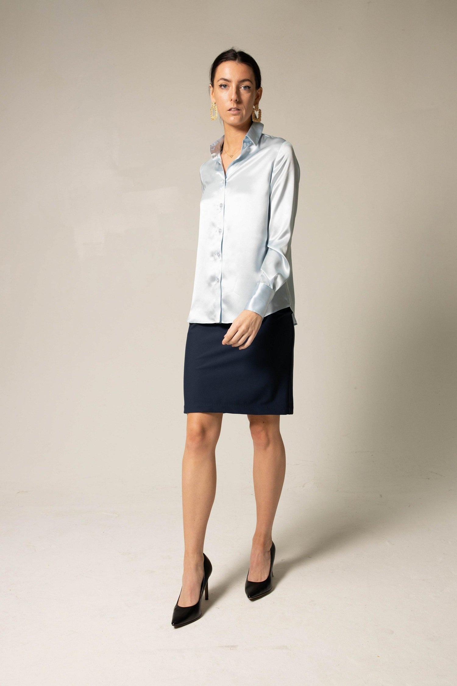 Women’s Luxe Comfort stretchy mini skirt by Mauve Daisy, featuring a fitted design and stylish length in soft fabric.