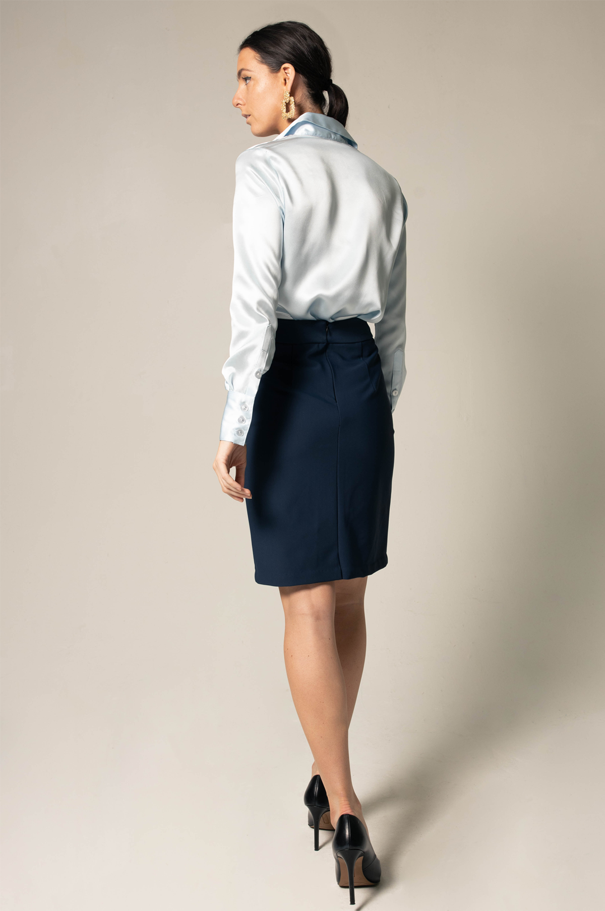 Close-up of Mauve Daisy Luxe Comfort stretchy mini skirt for women, showing soft fabric and stylish fit.