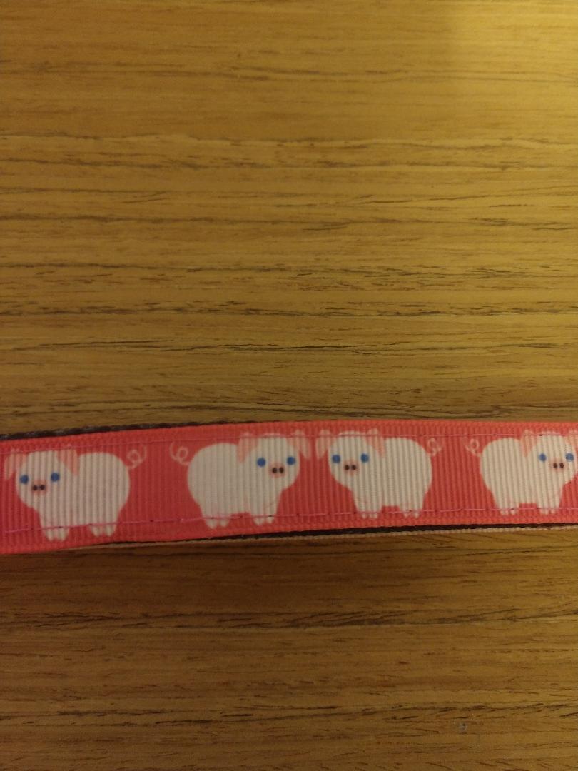 Pink small collar with pig design from Green Thalassa, suitable for small pets, featuring playful pig graphics.