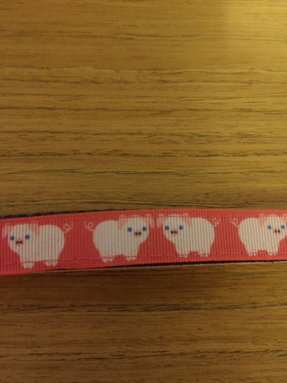 Pink small collar with pig design from Green Thalassa, suitable for small pets, featuring playful pig graphics.