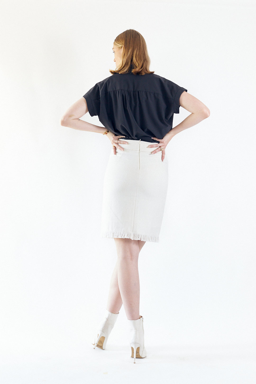 Luxe white mini tweed skirt for women by Mauve Daisy, stylish chic mini skirt with textured fabric and tailored fit.