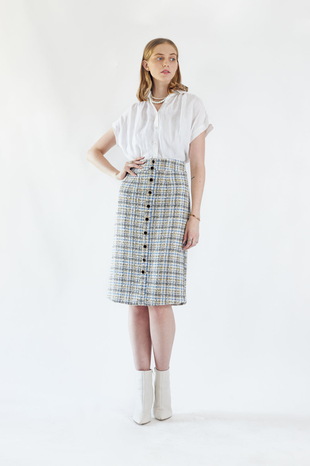 Women’s Luxe Plaid Tweed Pencil Skirt by Mauve Daisy, featuring a chic tailored design in stylish plaid and tweed fabric.