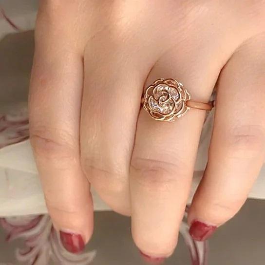 Salmon Lucky Rose Is A Rose ring with 18kt rose gold and white, yellow, and rose-colored crystals, styled as a fashionable tech accessory.
