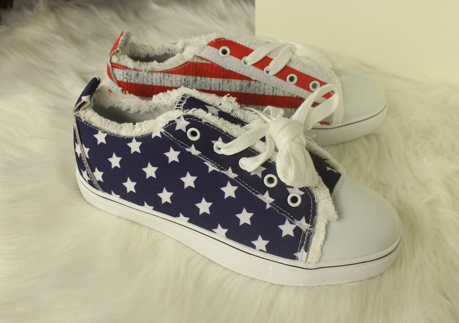 Silver Juneberry star striped lace-up flats with round toe, casual sneakers featuring a stylish star pattern and comfortable design.