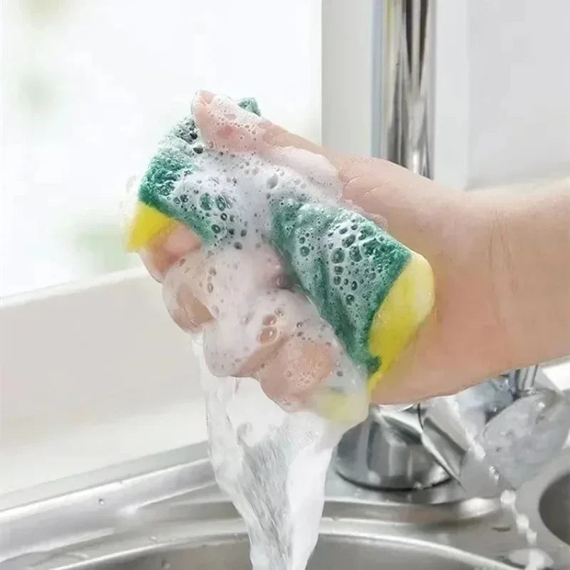 Double-sided magic cleaning sponge for rust removal, highly absorbent and versatile for kitchen and household cleaning tasks.