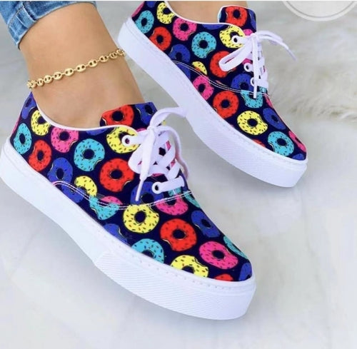 Coffee Jasper 2022 graffiti women’s sneakers featuring colorful graffiti design, stylish trainers with white soles.