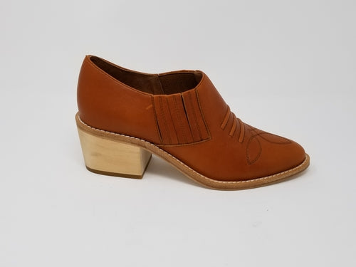 Azure Ophion Santa Ana Cognac footwear, stylish and comfortable shoes with a rich cognac finish, designed for casual wear.