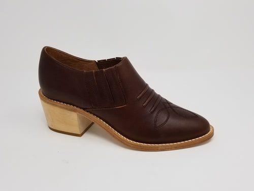 Azure Ophion Santa Ana whiskey-colored footwear, stylish and comfortable shoes displayed on a neutral background.