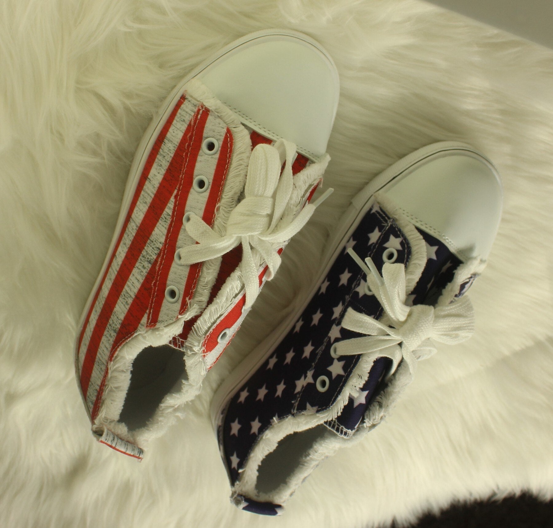 Silver Juneberry star-striped lace-up sneakers with round toes, casual flats featuring a stylish star pattern.