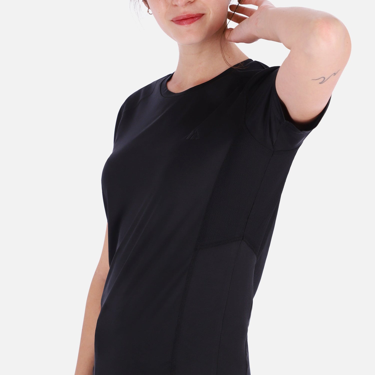 Black Rose Hemera QuickDry activewear shirt for women, lightweight and breathable T-shirt perfect for workouts and outdoor activities.