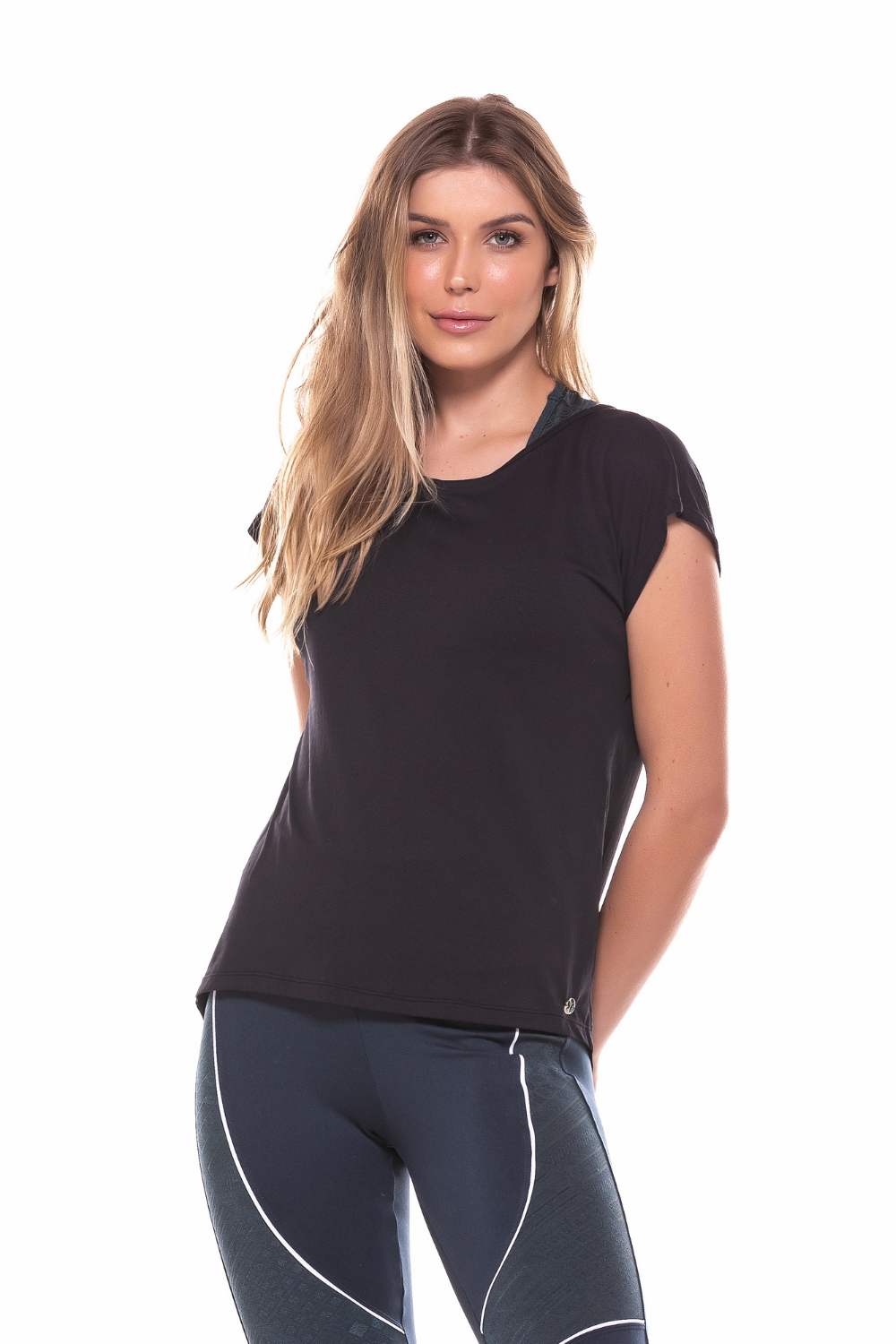 Red Medusa Feel New activewear T-shirt with a modern design, made from breathable fabric for comfortable activewear use.