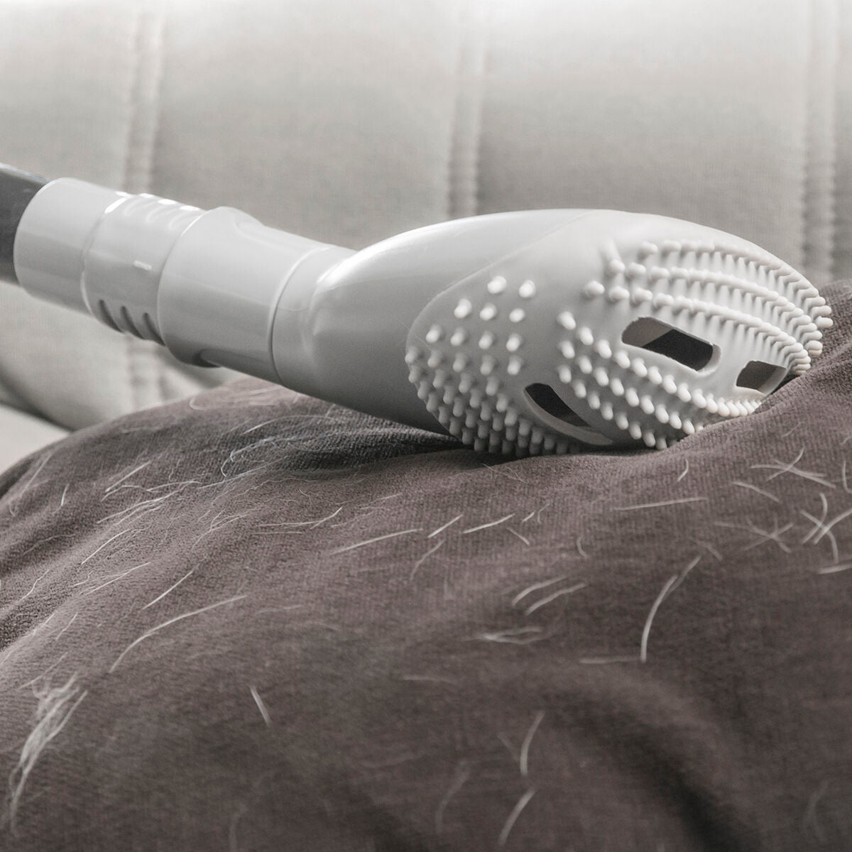 Vacuum cleaner brush attachment from Smoovah InnovaGoods, compatible with vacuum accessories, shown in the image.