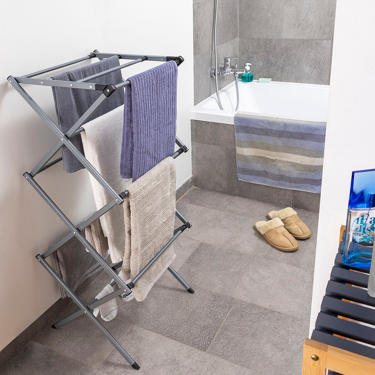 Bigbuy Cloxy folding metal clothes dryer with three extendable levels for home laundry drying.