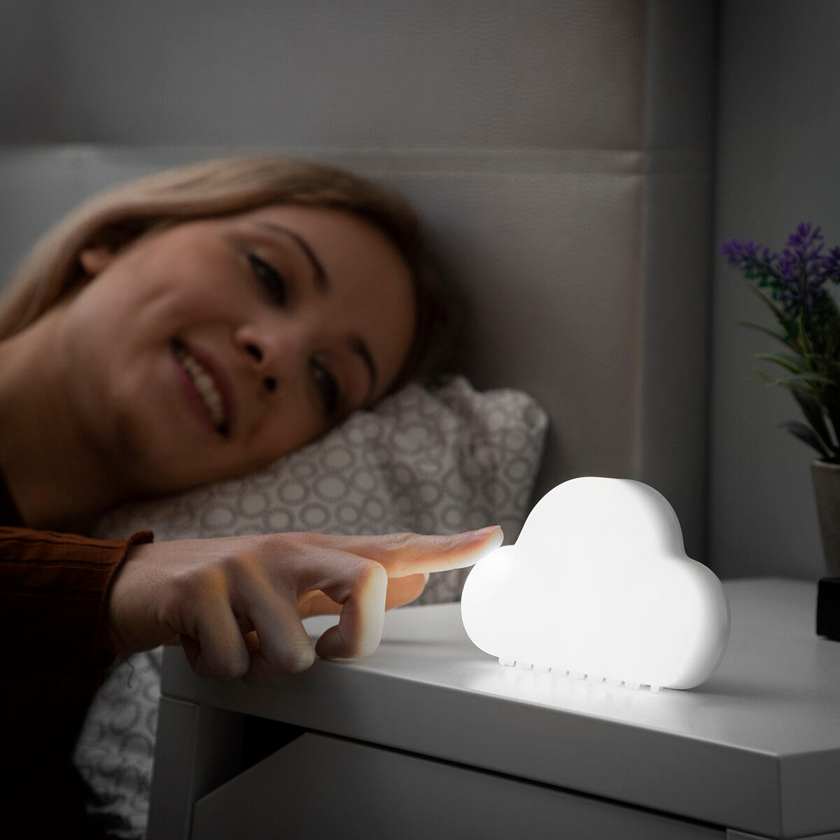 Portable Smart LED lamp by Clominy InnovaGoods, sleek home decor with adjustable lighting, shown in a modern living space.