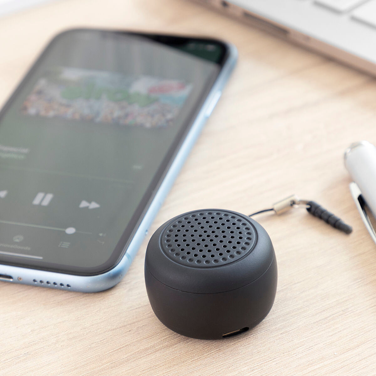 Rechargeable portable wireless mini speaker by Miund InnovaGoods, showing compact design and control buttons.