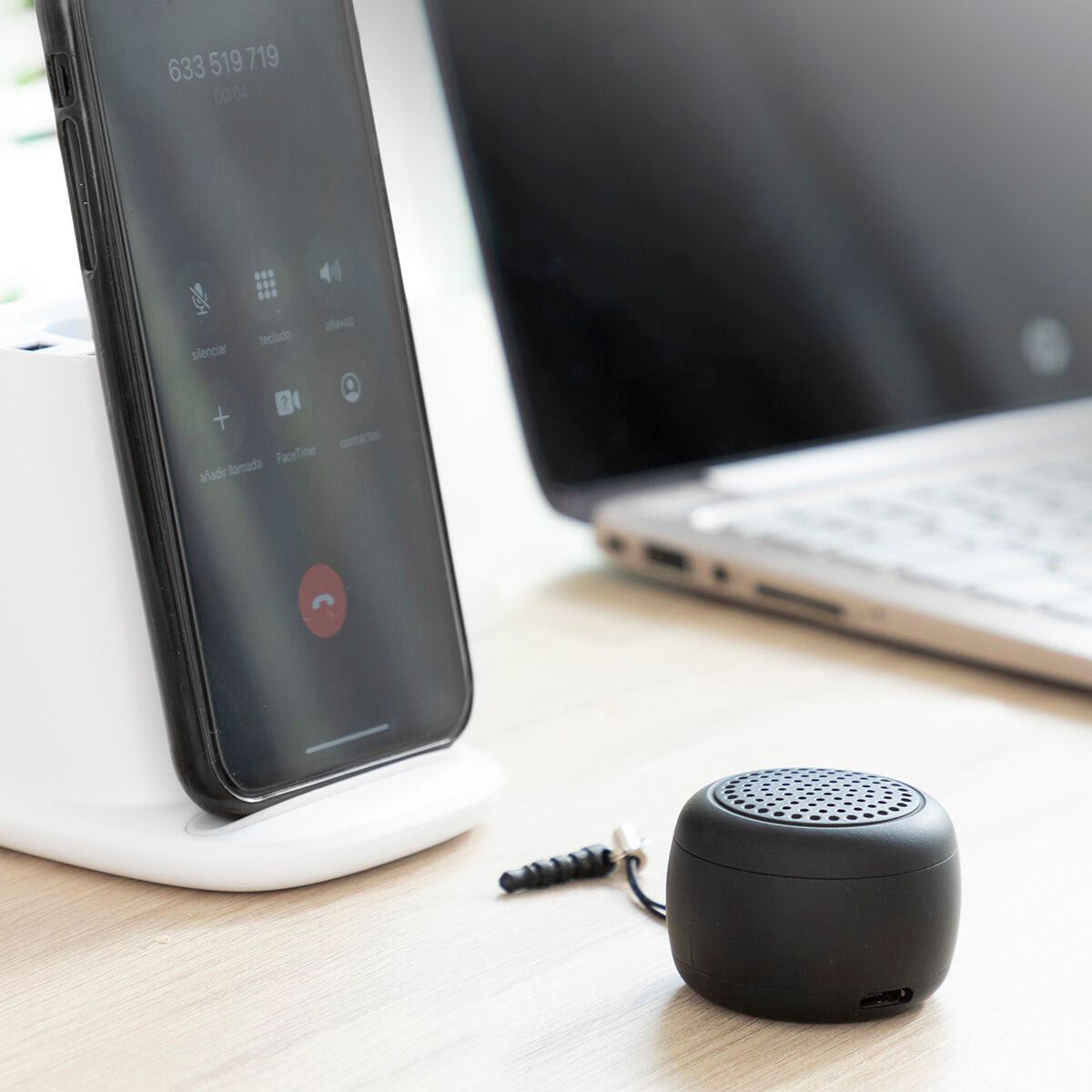 Rechargeable portable wireless mini speaker by Miund InnovaGoods, compact and black with control buttons and a built-in rechargeable battery.