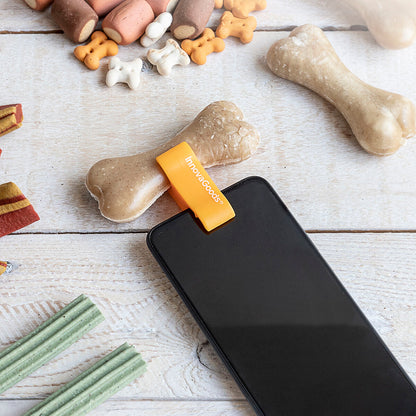 Selfie clip for pets by Pefie InnovaGoods, a consumer electronic device in black, designed to help take pet selfies easily.