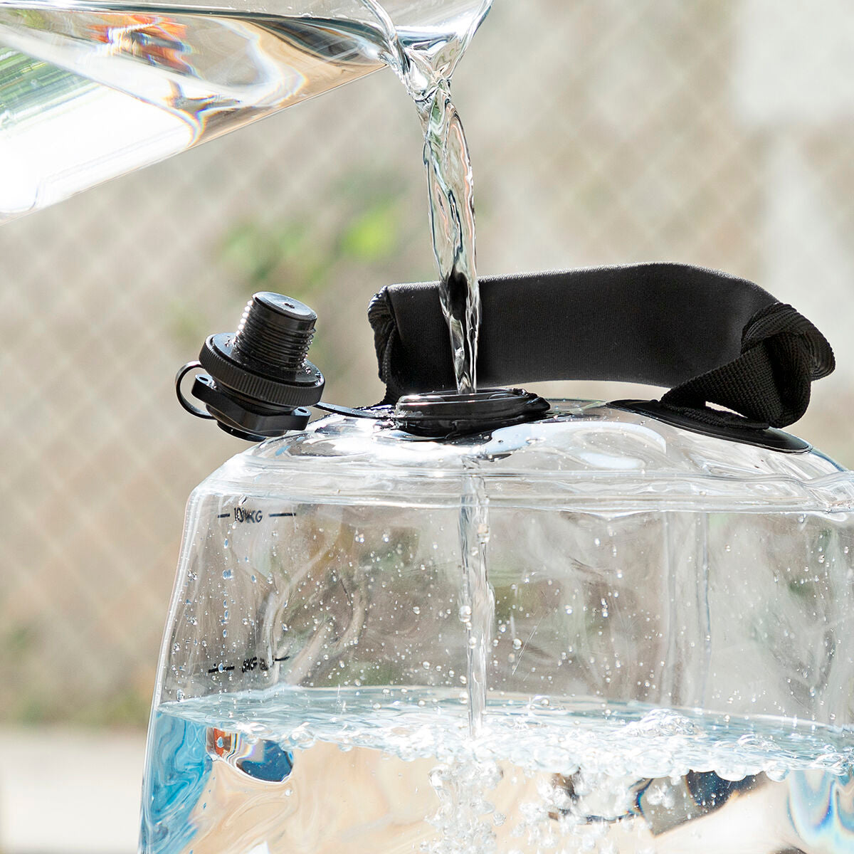 Bigbuy water-filled kettle bell for fitness training, shown with exercise guide and adjustable handle for strength workouts.