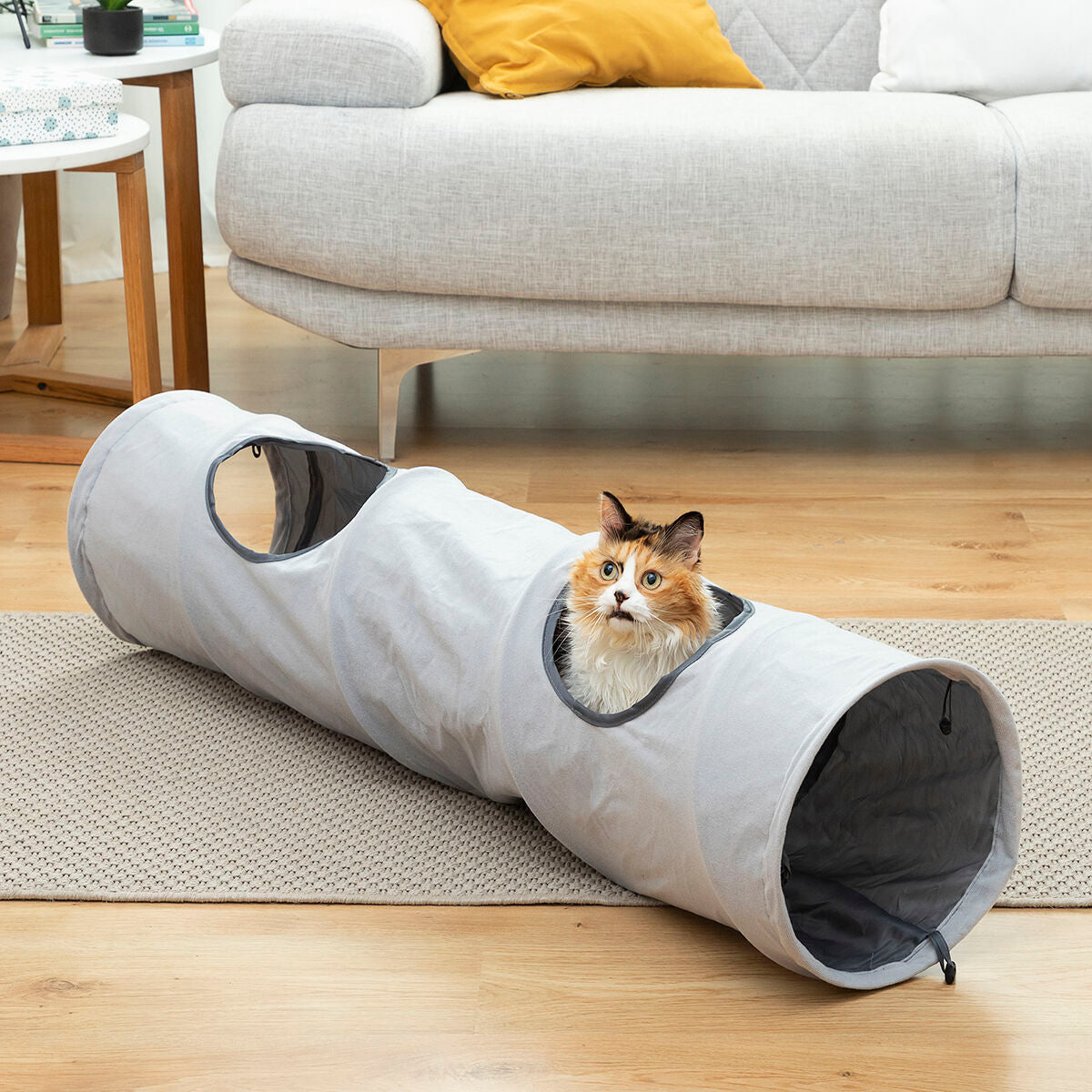 Collapsible pet tunnel by Funnyl InnovaGoods for cats and small dogs, shown in vibrant fabric with flexible design