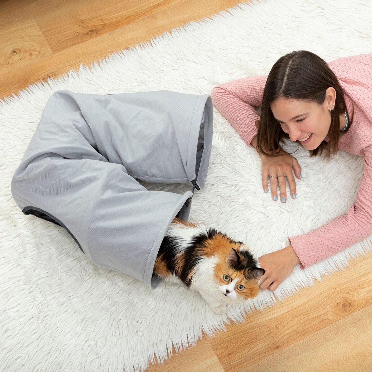Collapsible pet tunnel by InnovaGoods for pets, shown in bright colors, ideal for playful cats and small dogs.