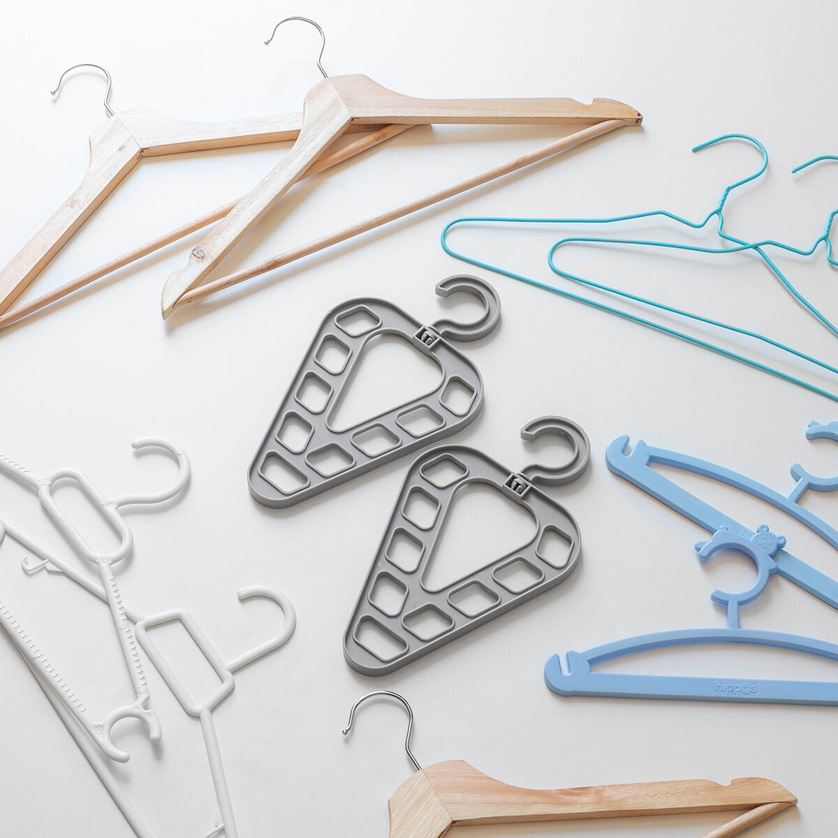 Set of two Orzer InnovaGoods hanger organizers from Bigbuy, showcasing sleek plastic storage solutions for closet organization.