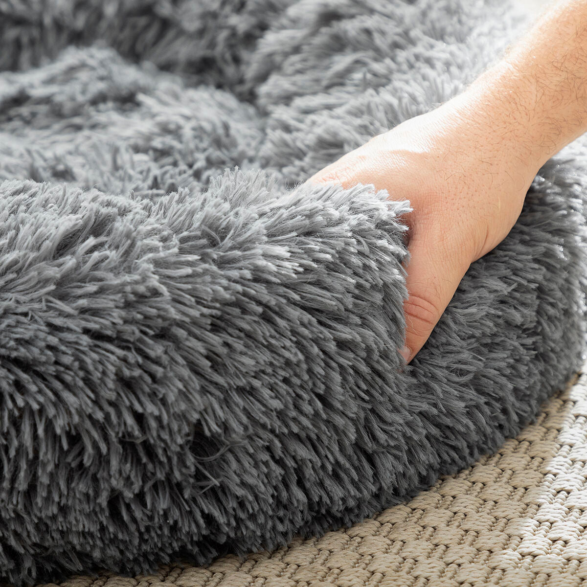Large round Bepess InnovaGoods anti-stress pet bed for pets, 60 cm diameter, soft and comfortable for relaxation.
