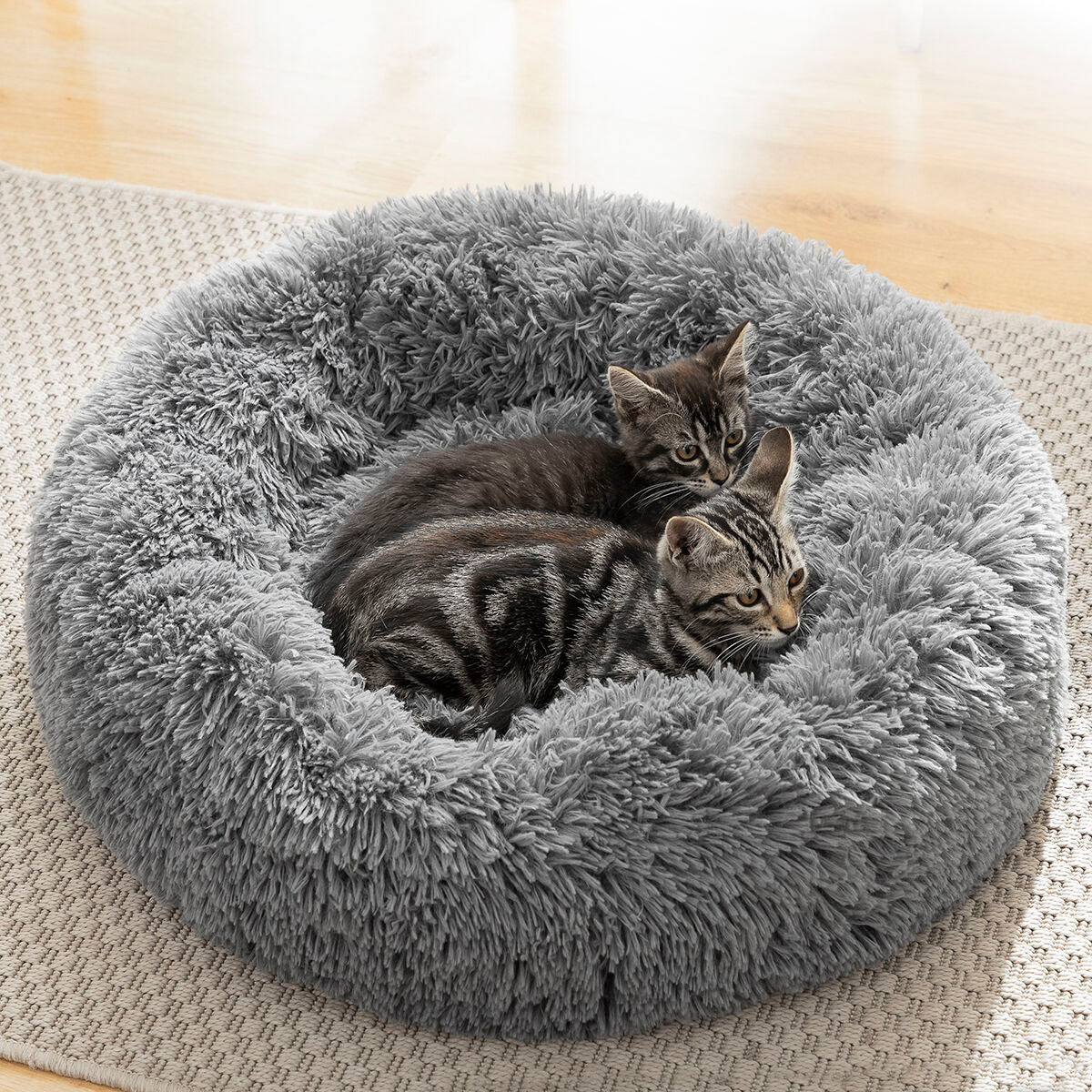 Large Bepess InnovaGoods anti-stress pet bed for dogs, round pet comfort bed with 60 cm diameter, soft and cozy for pets.