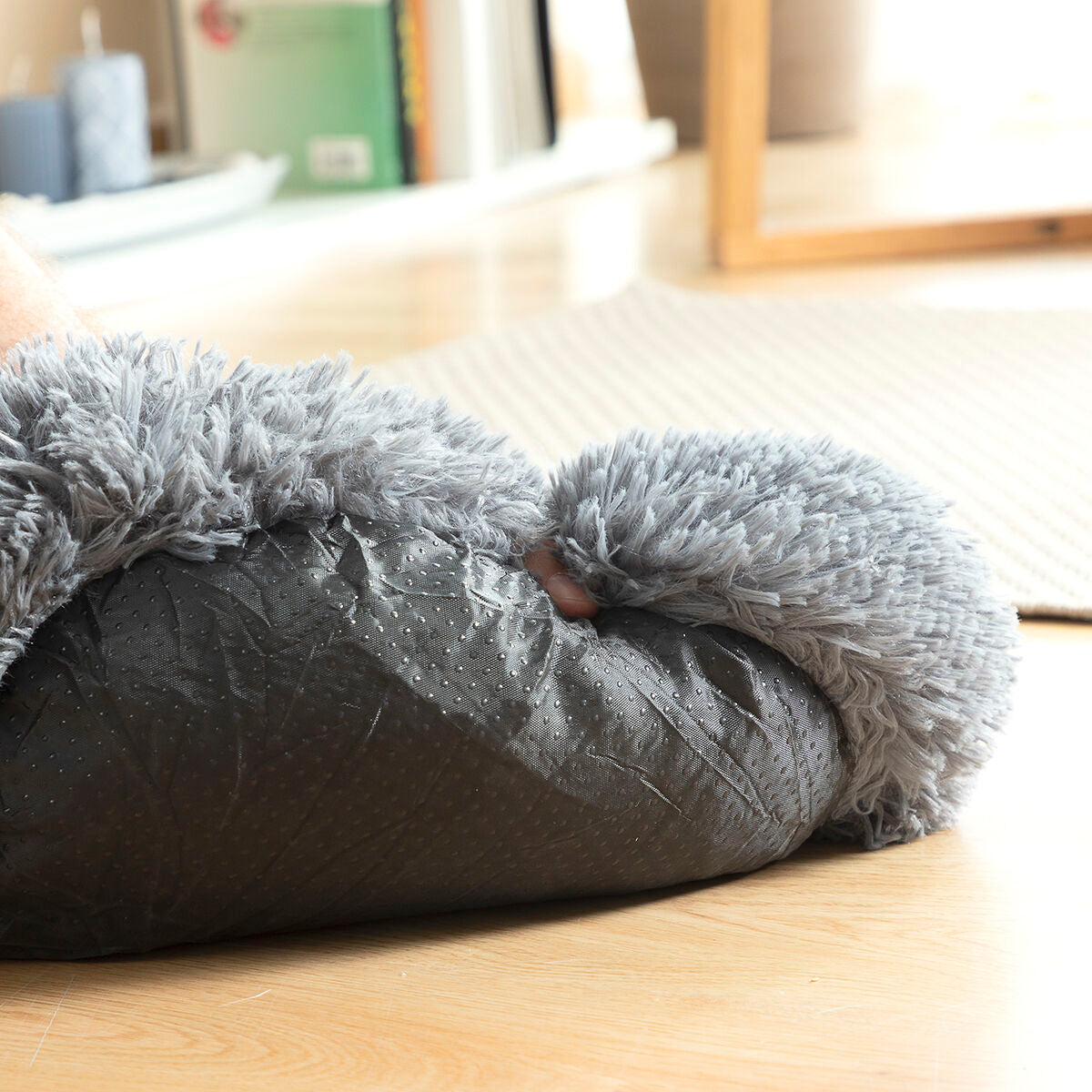 Large anti-stress pet bed by Bigbuy, Bepess InnovaGoods, with a cozy, circular design for pets, measuring 60 cm in diameter.
