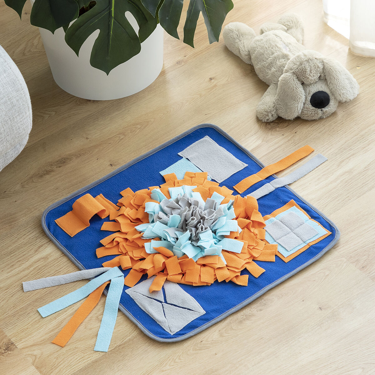 Pet sniffing mat from Fooland InnovaGoods for pets, featuring colorful fabric and textured surface for mental stimulation.