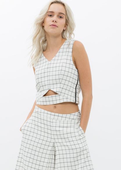 Women’s sleeveless slit blouse in jaquard fabric by Lemon Hera, featuring stylish design and intricate pattern.