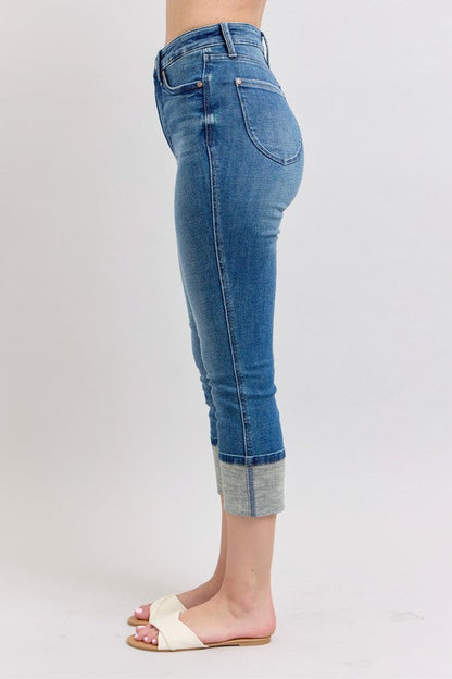 Judy Blue full-size skinny cuff capris jeans with pockets in plus size, worn by a model, from Jade Icarus women&