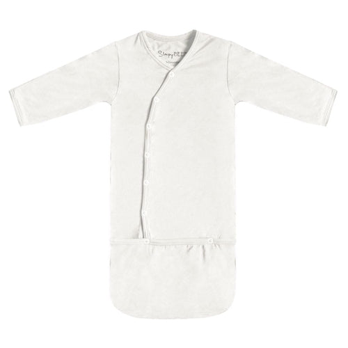 Cream and white SleepyBeebi baby sleeping bag with trappelzak from Ochre Athena, designed for comfortable newborn sleep.