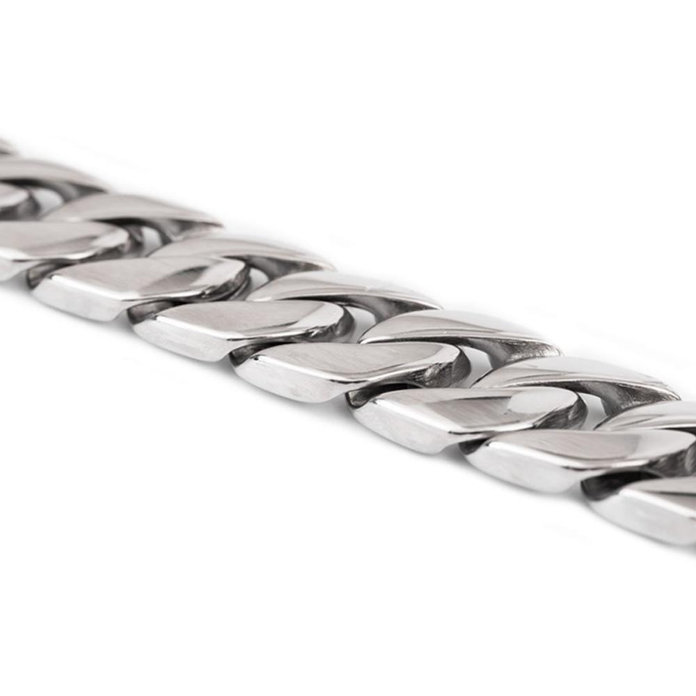 Silver Caesar Cuban Link leash for pets by Almandine, featuring a chain detail and durable design.
