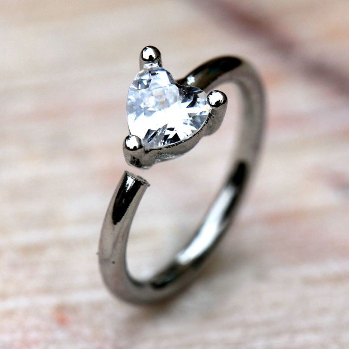 Peridot Prong Set Heart CZ seamless ring showcasing sparkling heart-shaped cubic zirconia jewelry design