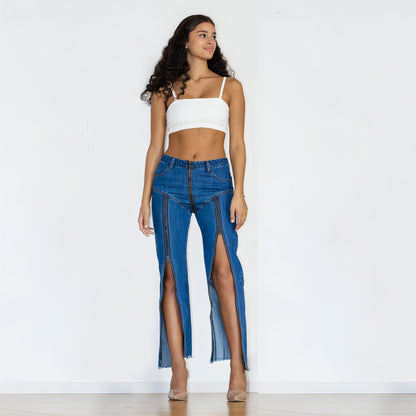 Dark blue UrbanEase™ women’s zipper jeans by Carmine Juneberry with classic denim look and stylish zipper details.