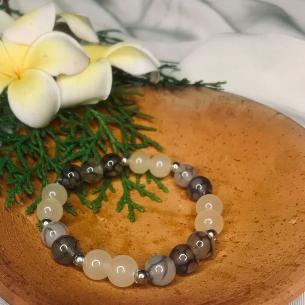 Gray and white agate gemstone beaded bracelet with silver spacers, stylish jewelry piece by Tan Saffron.