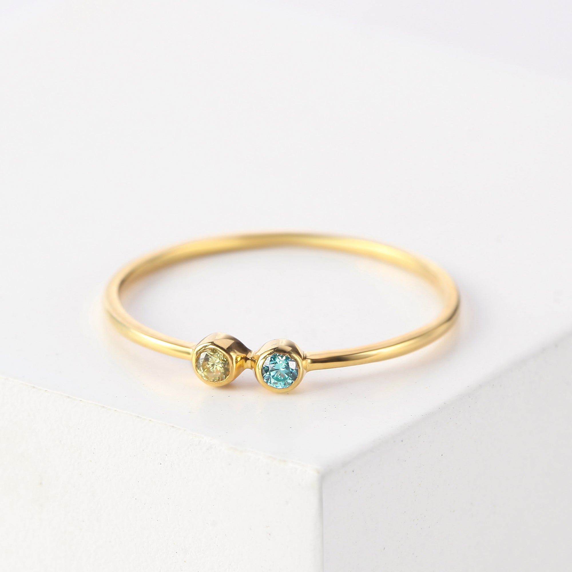 Green Millie mom birthstone ring featuring children’s birthstones, crafted in silver with colorful gemstone accents.